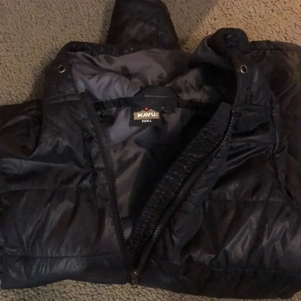 Kavu Woman’s Black Puffer Jacket